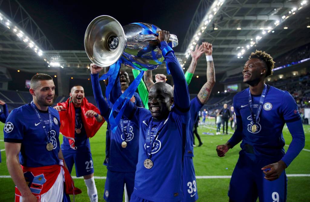 Kanté ergue a taça da Liga dos Campeões