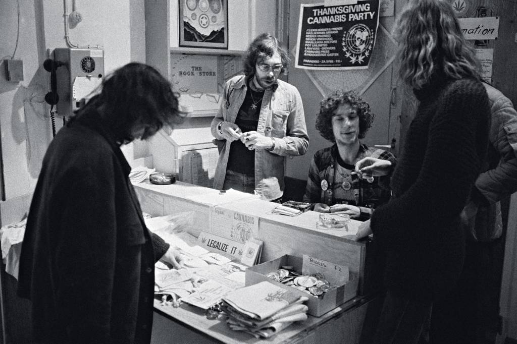 1ère conférence internationale pour la légalisation du cannabis en 1980 TRADIÇÃO - Venda em Amsterdã nos anos 1980: a Holanda é um dos países com legislação mais liberal do mundo -