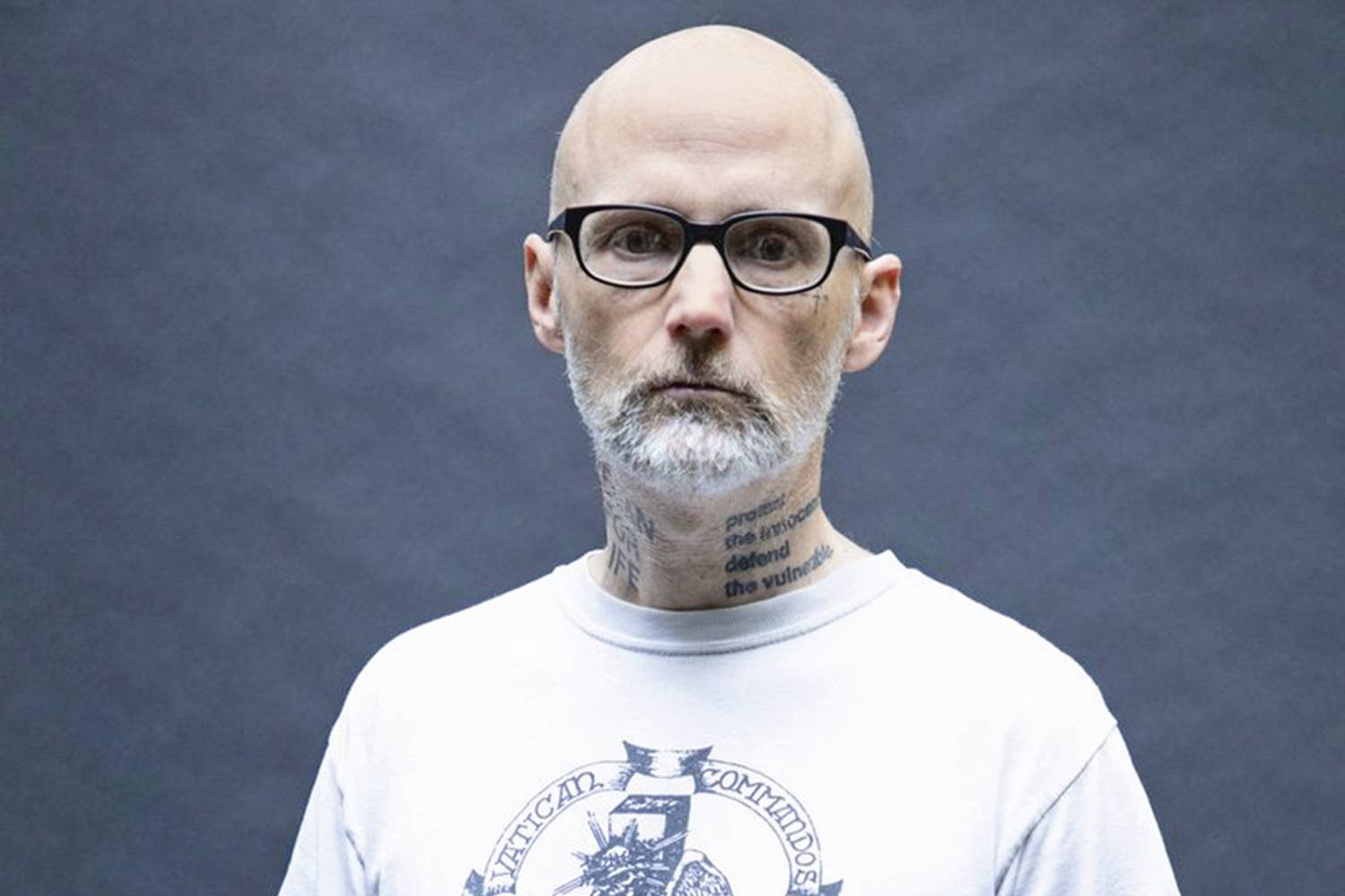 CARA NORMAL - Moby: “Sou só um careca que usa óculos. O mundo está cheio de caras assim” -