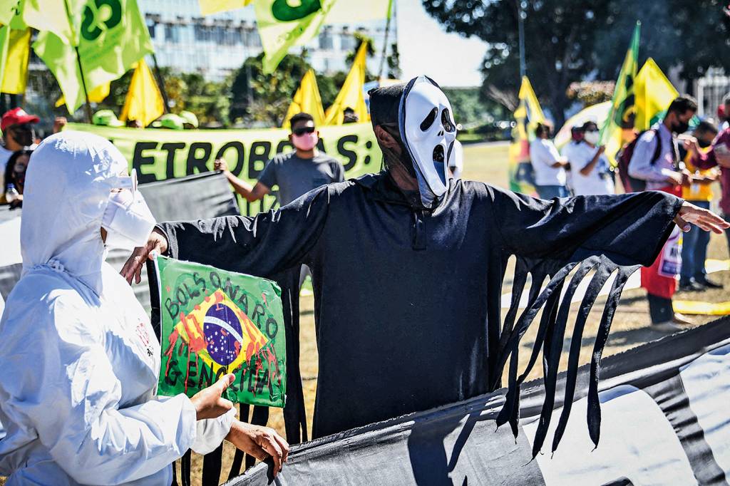 BRAZIL-POLITICS-HEALTH-VIRUS-PROTEST PÂNICO - Brasília, quarta-feira, dia 26: sindicatos criticam combate à pandemia e pedem auxílio emergencial de 600 reais -