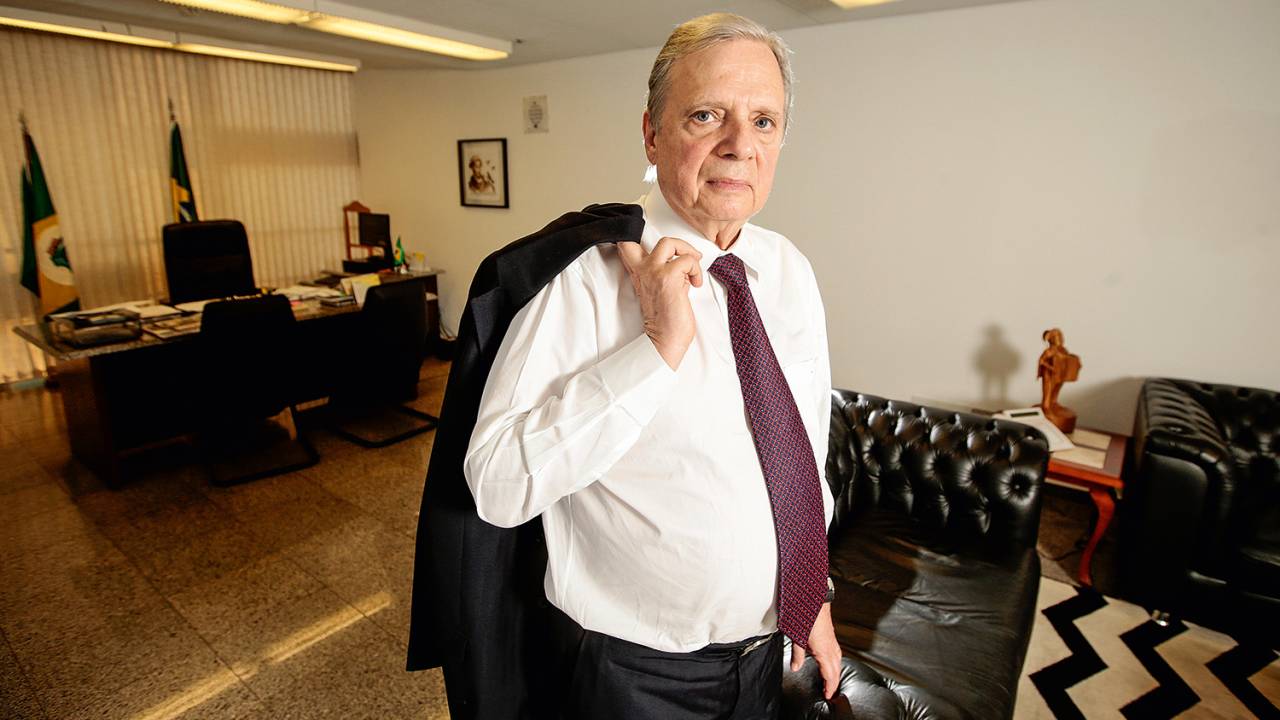 Tasso anuncia ação do PSDB para enquadrar Bolsonaro na pandemia