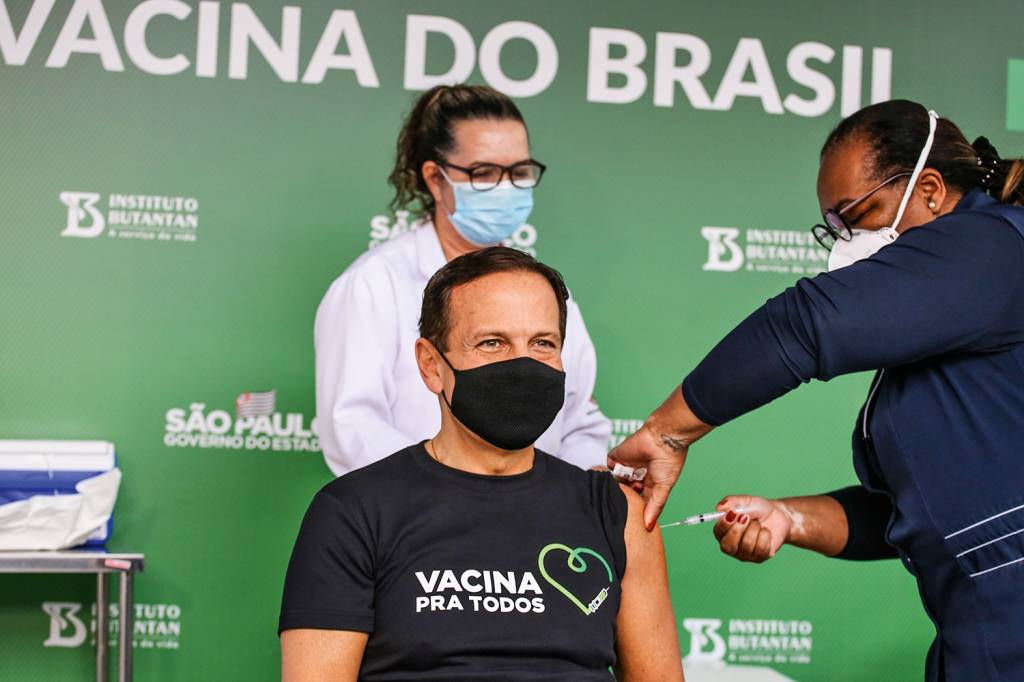 vacinao-do-governador-joo-doria-e-da-primeira-dama-bia-doria_51164818709_o.jpg FAVORITO - Doria: o governador tem a vantagem da vacina e do peso de São Paulo -
