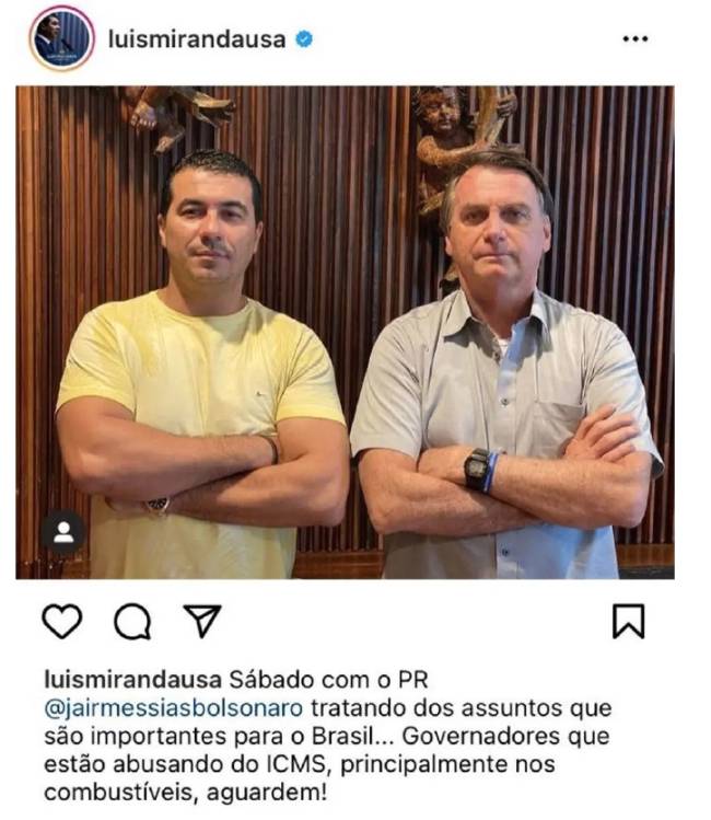 Jair Bolsonaro e o deputado Luis Miranda posaram juntos depois da reunião do sábado 20 de março no Palácio da Alvorada