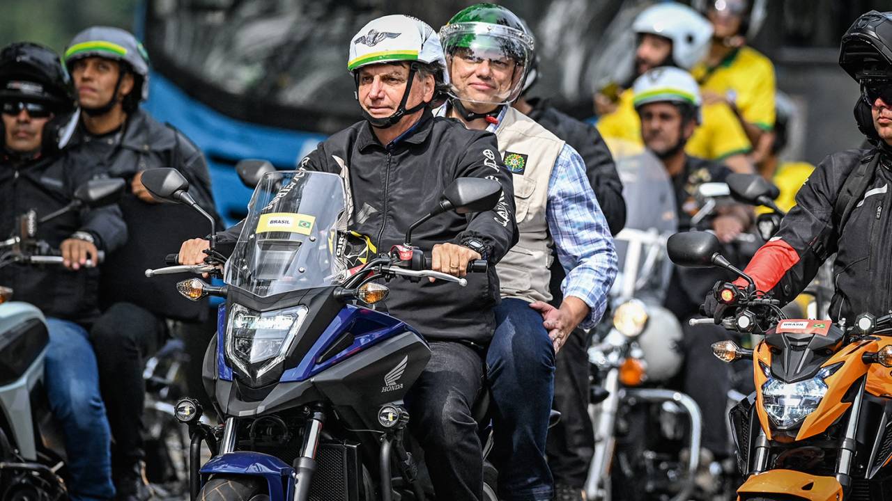 GARUPA - Bolsonaro e Tarcísio: “Ele vai fazer uma limpeza em São Paulo ou não vai?”, discursou o presidente -