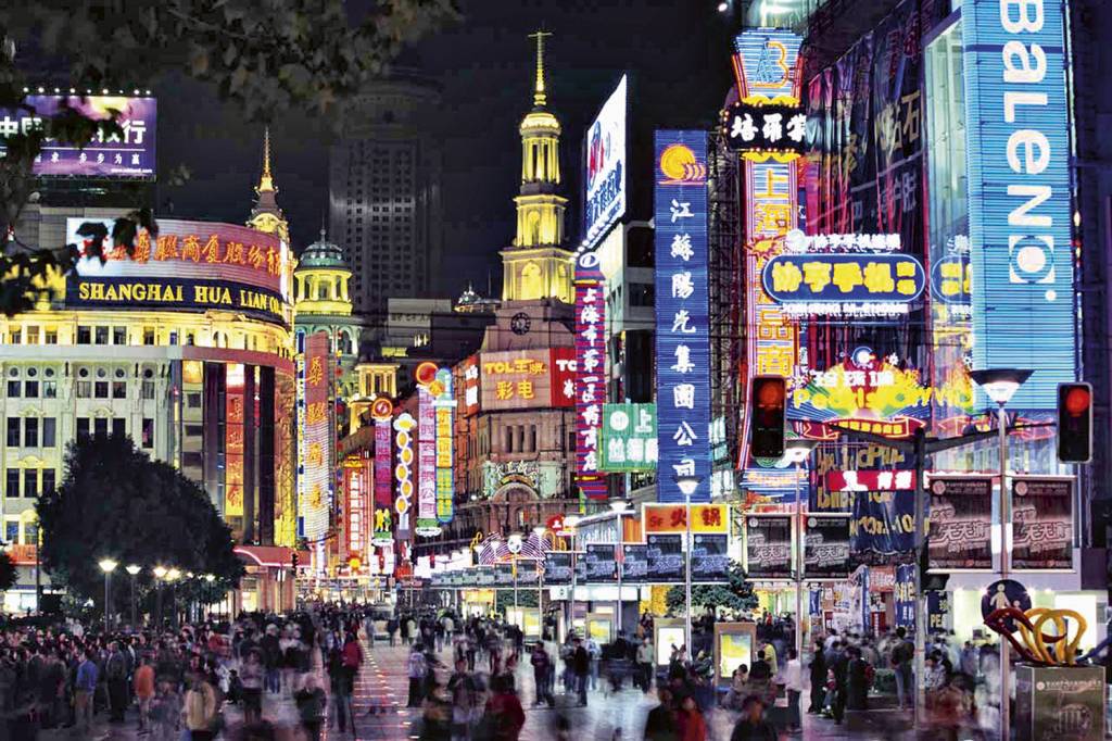 CHINA-SHANGAI-NOITE.jpg VIRADA - Xangai: a cidade é um dos polos do capitalismo à chinesa que tirou 850 milhões da miséria -