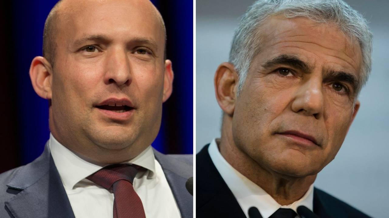 O direitista Naftali Bennett, do partido Yemina, e Yair Lapid, líder da legenda centrista Yesh Atid