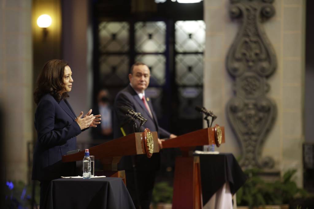 ‘Não venham’ aos EUA, diz Kamala Harris a imigrantes da América Central