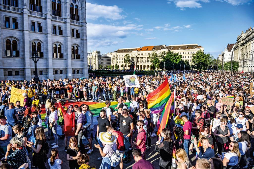 HUNGARY-POLITICS-LGBT-RIGHTS-DEMO REAÇÃO - Budapeste: manifestação de protesto na véspera da votação da lei -