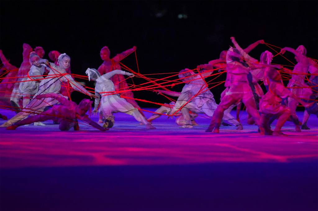 Performance durante a cerim&ocirc;nia de abertura dos Jogos Ol&iacute;mpicos de T&oacute;quio 2020, no Est&aacute;dio Ol&iacute;mpico -