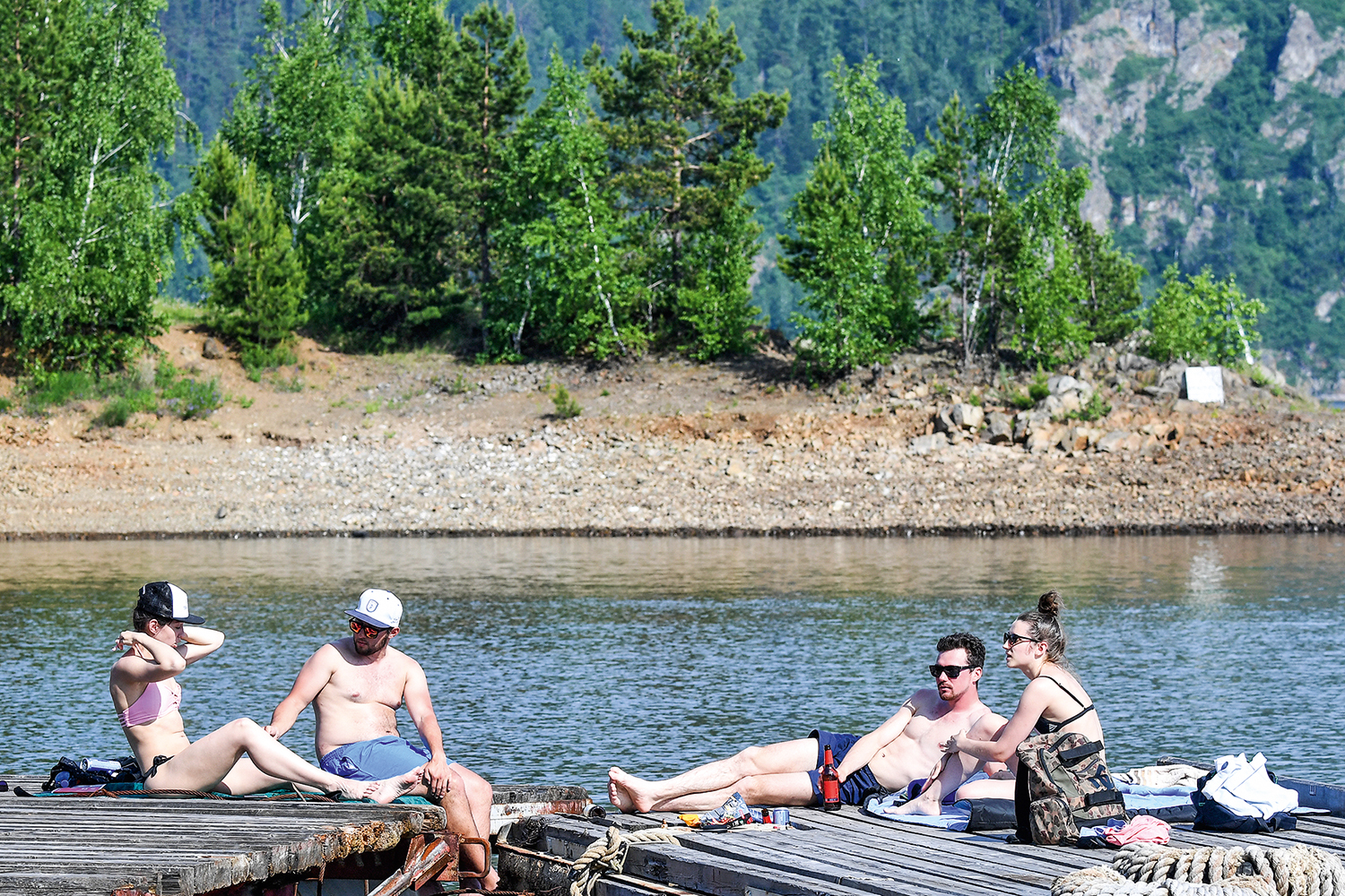 BRONZEADO -&ensp;Sib&eacute;ria: o calor inesperado tira a popula&ccedil;&atilde;o de dentro de casa -