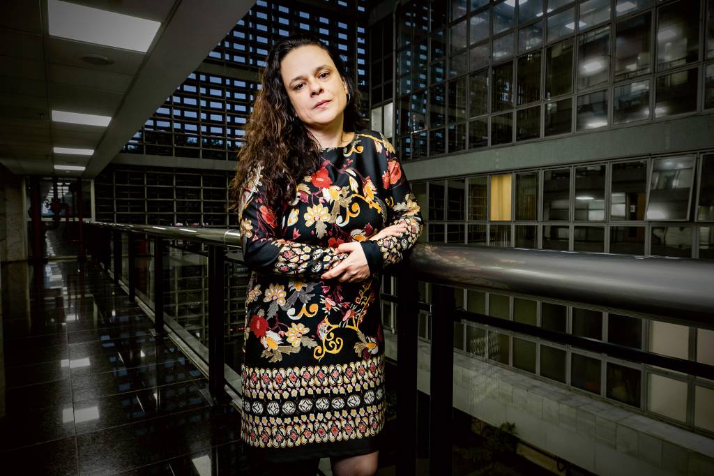 “Chega de confusão”, diz Janaina Paschoal sobre tensão institucional