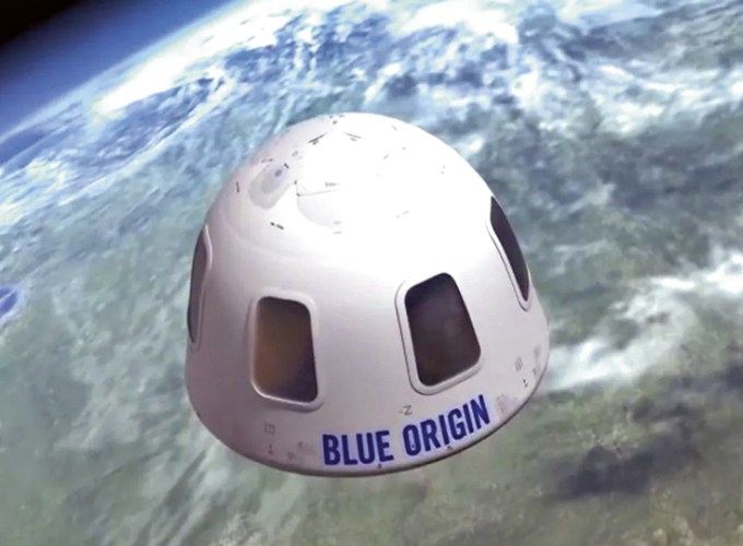 Uma viagem no espaço na nave de Bezos a um palmo de distância – literalmente