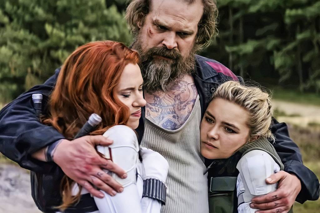 4-FILME-BLACK-WIDOW-2021-36.jpg LAÇOS DE FAMÍLIA - David Harbour com Johansson e Pugh: até os pais e as filhas de mentira têm problemas de verdade -
