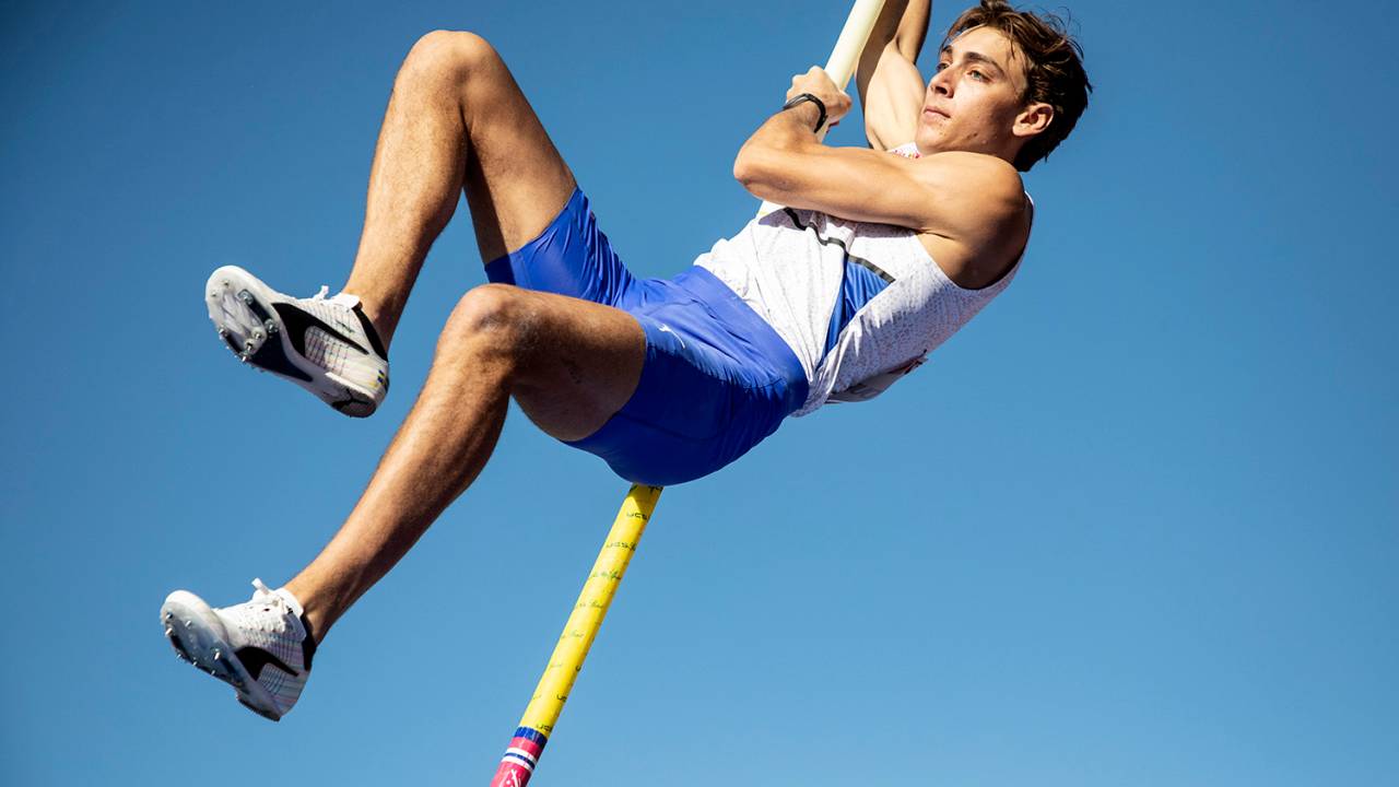 Stockholm (Sweden), 04/07/2021.- Armand Duplantis of Sweden in action during the Men's pole vault competition at the Diamond League athletics meeting in Stockholm, Sweden, 04 July 2021. (Salto con pértiga, Suecia, Estocolmo) EFE/EPA/Christine Olsson SWEDEN OUT