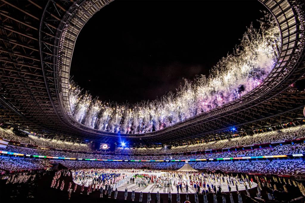 Cerim&ocirc;nia de abertura das Olimp&iacute;adas no est&aacute;dio ol&iacute;mpico de T&oacute;quio -