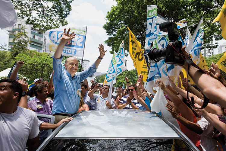 Serra faz carreata em BH PALANQUE - Em 2010: a segunda tentativa presidencial frustrada -