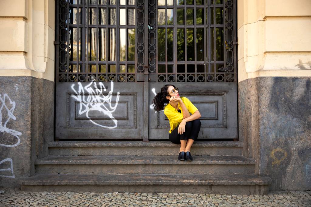 Marisa Monte em frente a Escola de Música da UFRJ – Marisa Monte em frente a Escola de Música da UFRJ -