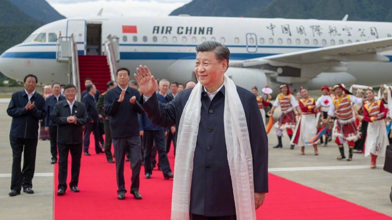 O presidente da China, Xi Jinping, faz visita surpresa ao Tibete