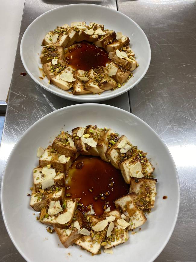 Tofu com pistache e tarê, em receita de Allan