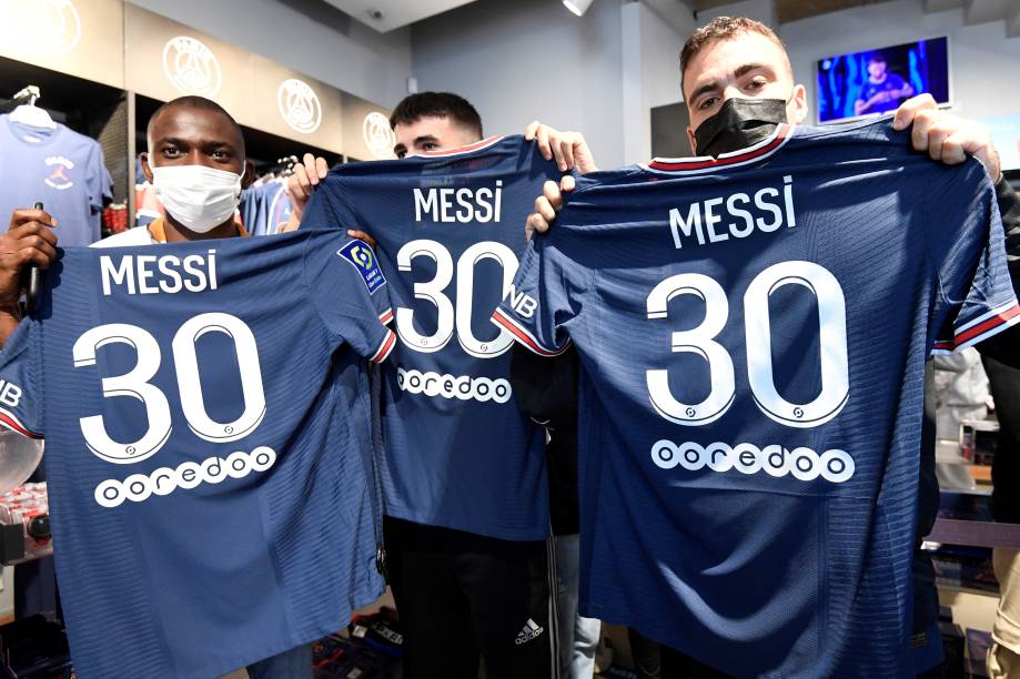 Camisas de Messi no PSG já são comercializadas -