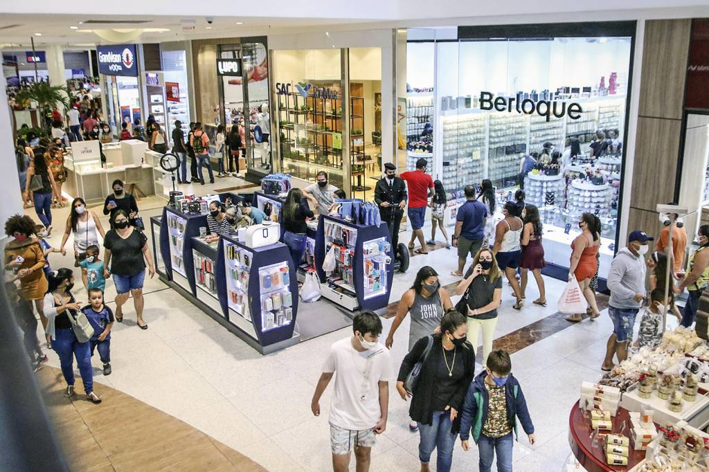 20210716202955478_60.jpg EFEITO NEGATIVO - Shopping center no Recife: com o crédito ficando mais caro, menos compras -