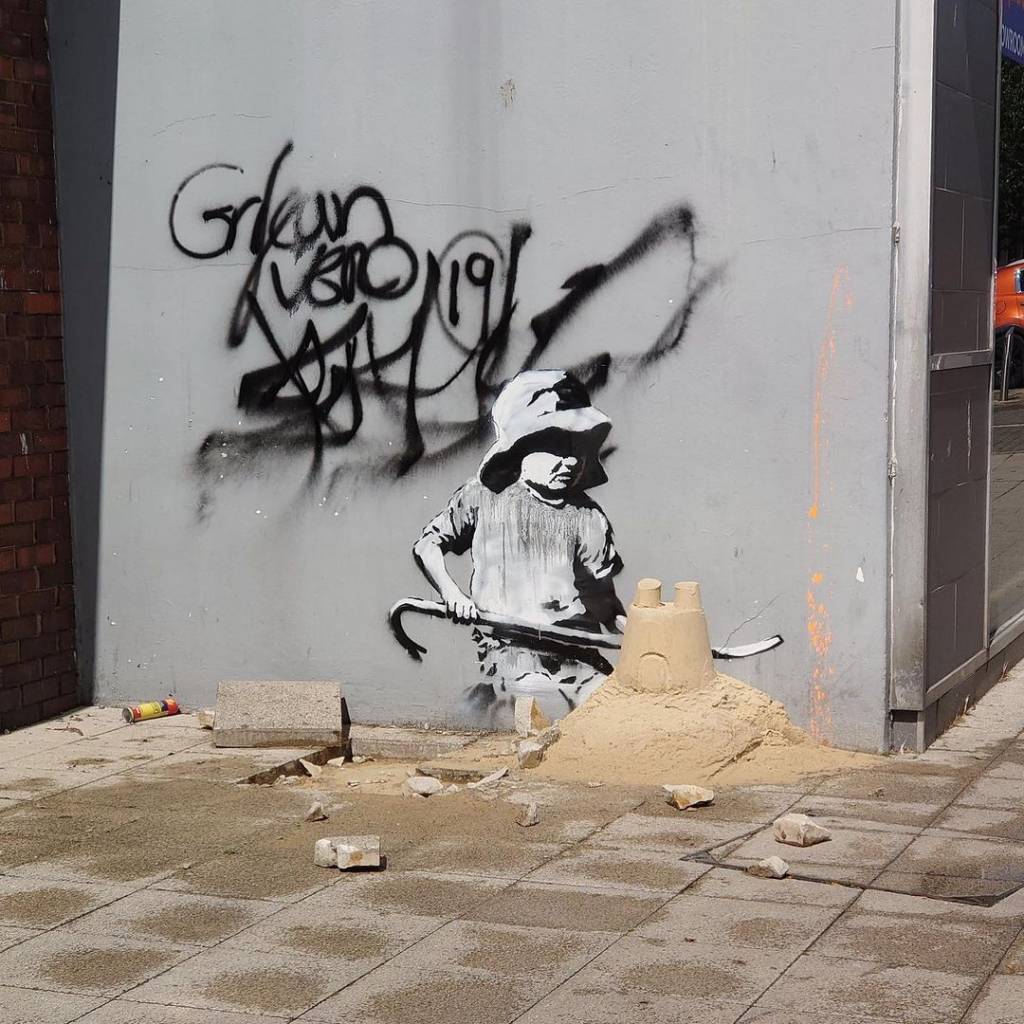 234048578_3015352088746624_3855443238207305039_n Banksy