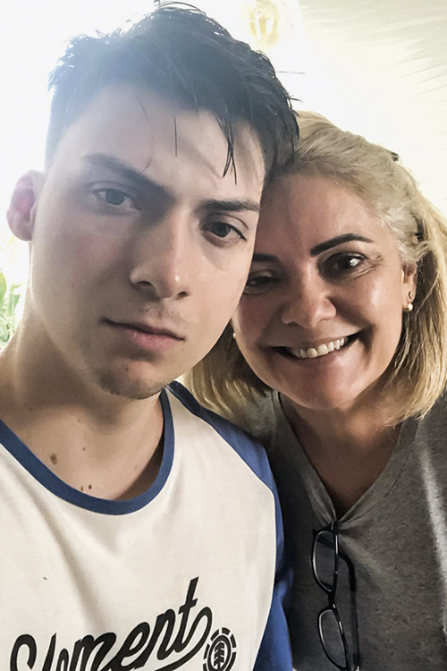 ANA-CRISTINA-VALE-JAIR-RENAN-BOLSONARO-2021-002.jpg Ex-mulher de Bolsonaro se muda para mansão em Brasília