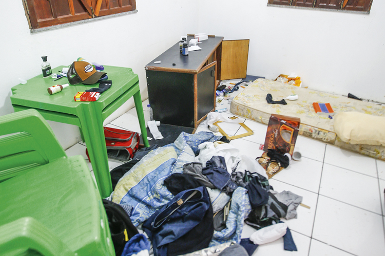CAPITAO-ADRIANO-NOBREGA-MORTE-BAHIA-ESPLANADA-2020-9-(13).jpg A VERSÃO DA VIÚVA - A casa onde Adriano foi morto: “tortura e execução” -
