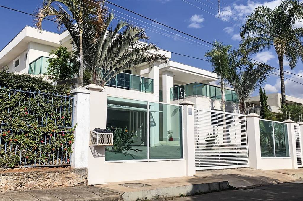 CASA-VENDA-ANA-CRISTINA-VALE-2021-002.jpg PECHINCHA - A casa: 395 metros de área construída num bairro de elite de Brasília e um aluguel que custa 8 000 reais por mês -