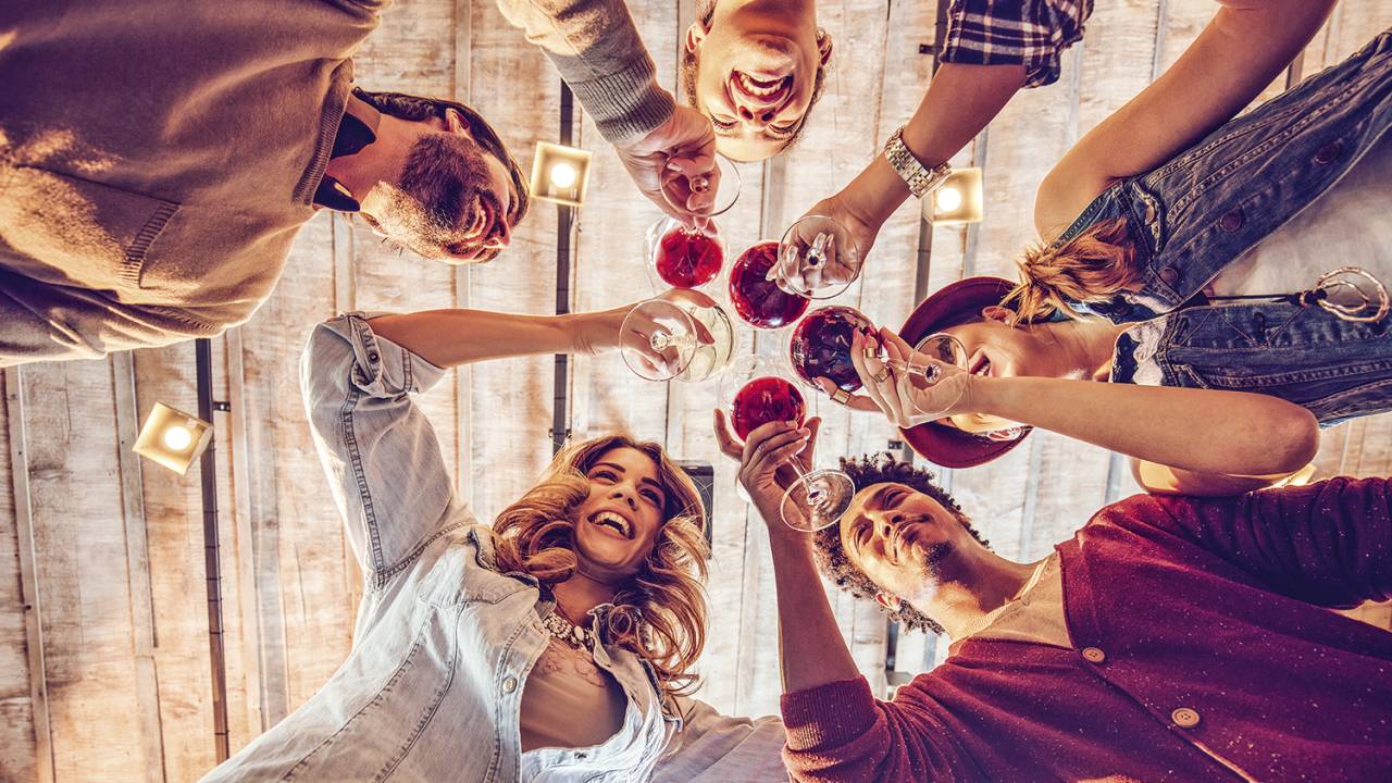 MUDANÇA DE HÁBITO - Geração Z: ela renova uma experiência associada normalmente aos mais velhos -