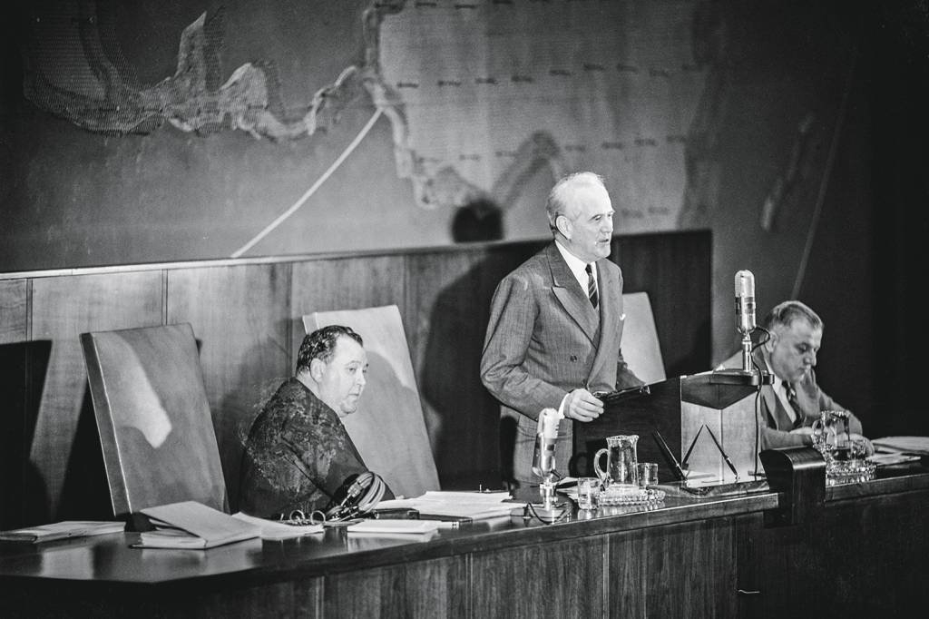 GettyImages-515449080.jpg HISTÓRICO - Oswaldo Aranha: o brasileiro preside a Assembleia-Geral da ONU que definiu a partilha da Palestina em 1947 -