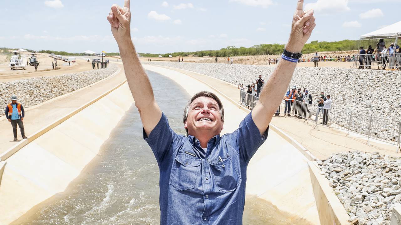 ESTRATÉGIA - Bolsonaro: programa de distribuição de renda e uma temporada de inaugurações para ganhar votos na região -