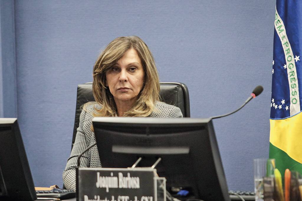 LINDORA-MARIA-ARAUJO-2013-1-(1).jpg FAVORITA - Lindora Araújo: subprocuradora-geral é cotada para substituir Aras caso ele consiga virar ministro do STF -
