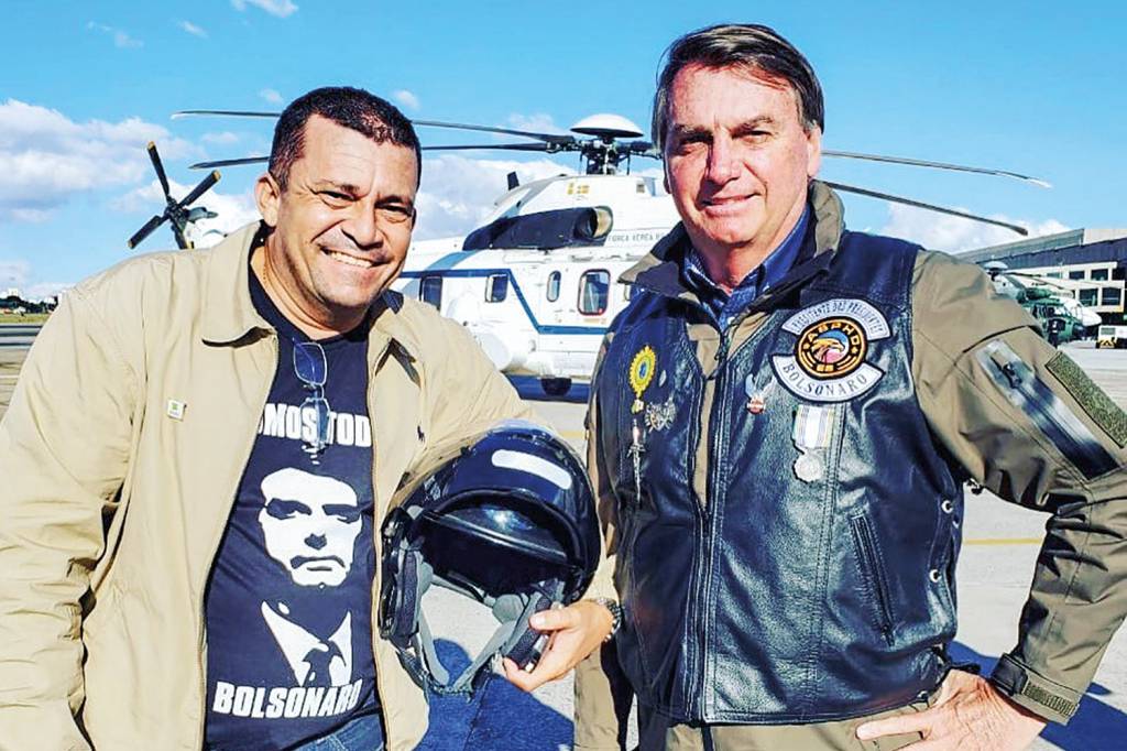 MAX GUILHERME – JAIR BOLSONARO – INSTAGRAM @MAXGUILHERME01 80 2021.jpg SEMPRE JUNTOS - Sargento Max: com Bolsonaro em passeios de moto -