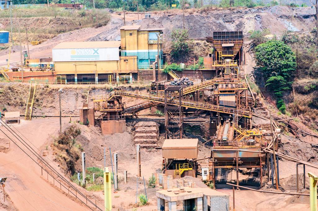 102014X25460Z PATRIMÔNIO PERDIDO - Mina da MMX: minério de ferro agora em alta -