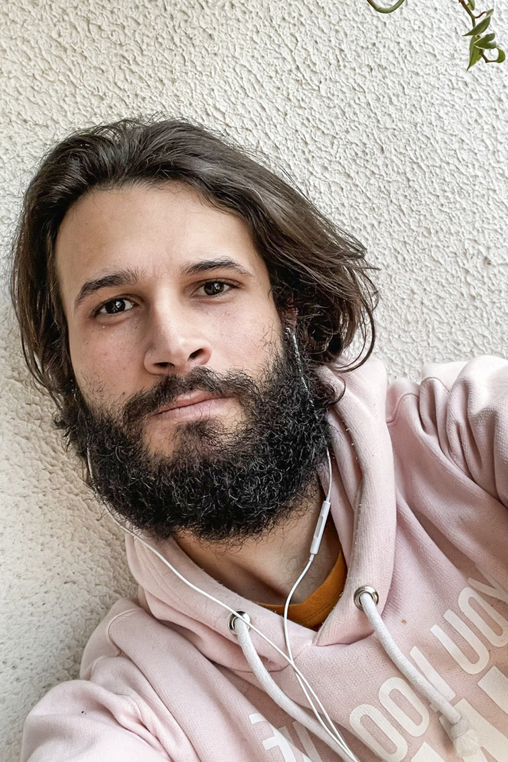 MURILO-MARQUES-BAKE-OFF-BRASIL-2.jpeg “QUERO ALERTAR AS PESSOAS” - Drogado e agredido, o engenheiro Murilo Marques, 31 anos, conta que foi forçado por um rapaz, que conheceu através de um app, a lhe passar cartões e senhas. “Ele me roubou 45 000 reais desse jeito em minha própria casa”, diz. -