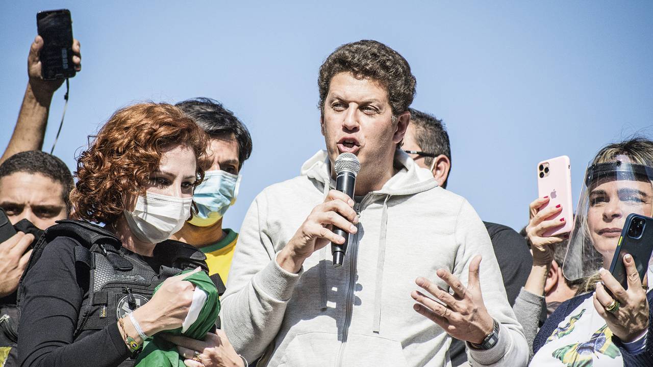 EM CAMPANHA - Ricardo Salles: discurso a favor do voto impresso em manifestação na Avenida Paulista -