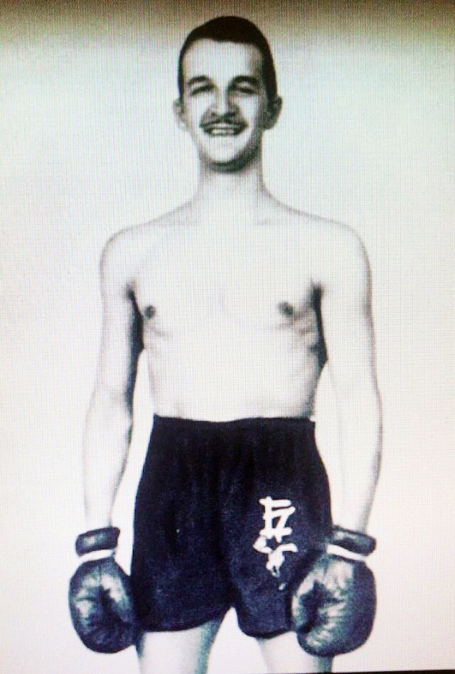 Yukio Mishima, boxe©Album de Família Yukio Mishima: “Não há logicamente nas competições de boxe das Olimpíadas nem um pouco do aspecto sombrio a que me acostumei a ver no boxe profissional-- ----