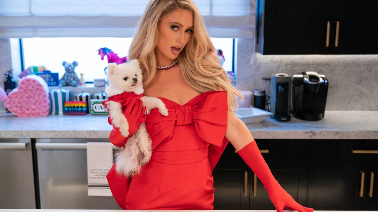 Na Netflix, reality-show 'Cozinhando com Paris' leva herdeira dos hotéis Hilton à cozinha