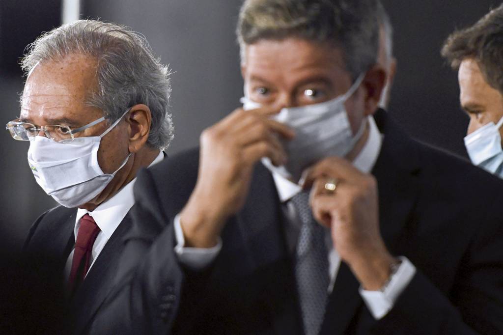 50923268933_ace47926b0_o.jpg CONSELHEIROS - O ministro Guedes e o presidente da Câmara, Arthur Lira: pedidos de moderação sem efeito -