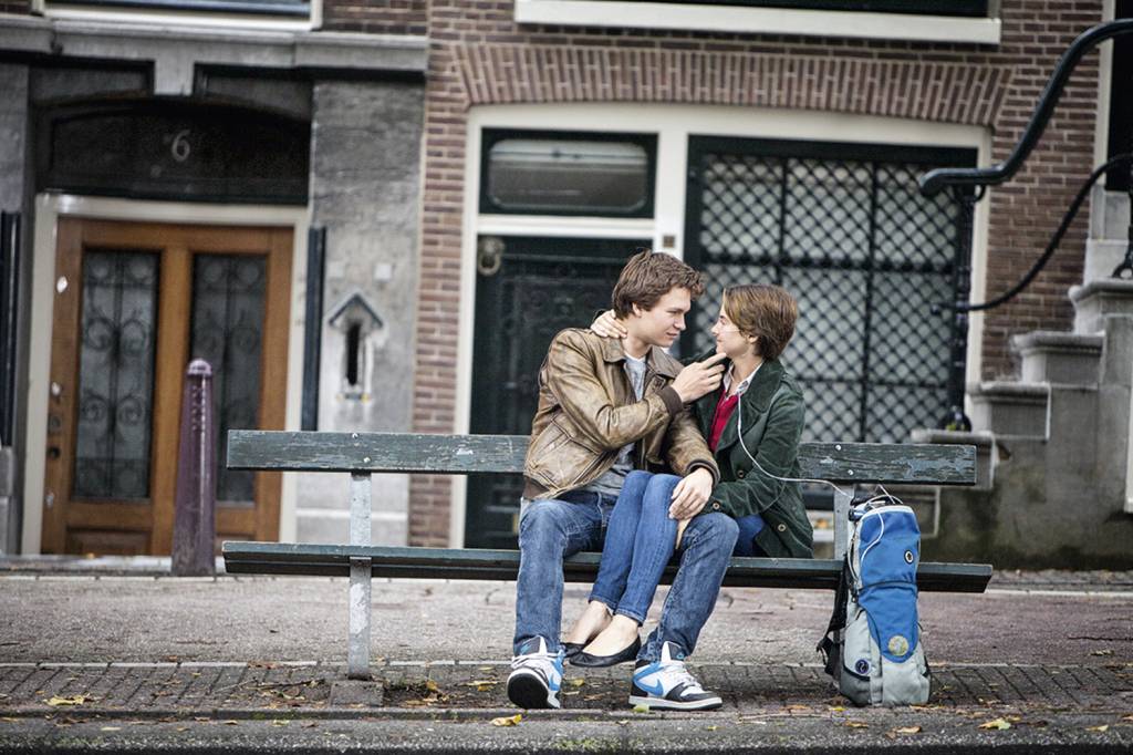 FILME-THE-FAULT-IN-OUR-STARS-01.jpg PARA CHORAR - Filme A Culpa É das Estrelas: o amor entre jovens com câncer -