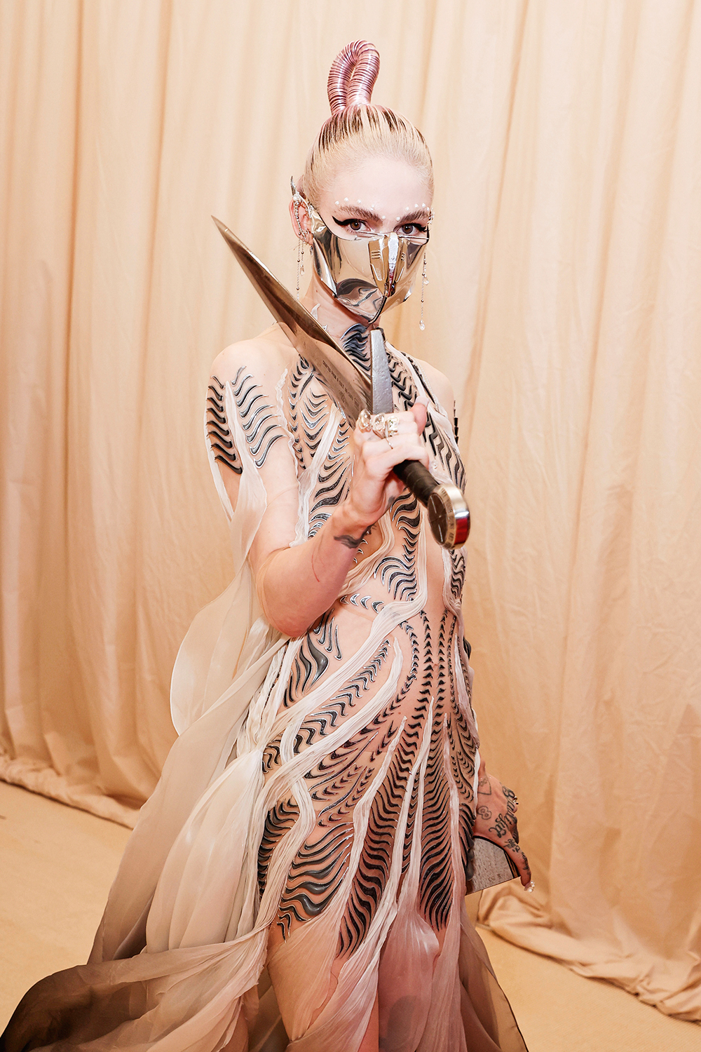 The 2021 Met Gala Celebrating In America: A Lexicon Of Fashion – Red Carpet 1340171872 - Grimes attends The 2021 Met Gala Celebrating In America: A Lexicon Of Fashion at Metropolitan Museum of Art on September 13, 2021 in New York City. Credito: Arturo Holmes/MG21/Getty Images