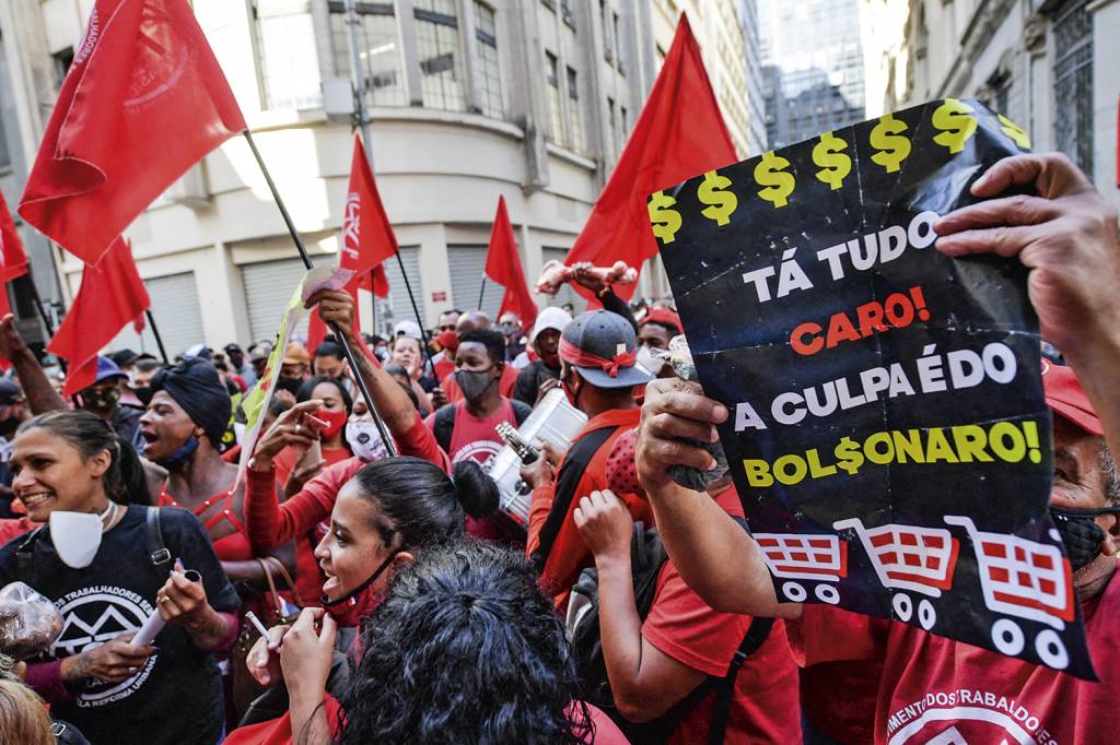 PROTESTO-MTST-INFLACAO-BOLSA-VALORES-2021-023.jpg FRAQUEZA - Ato contra o governo: críticas aos problemas do dia a dia, como inflação, emprego e saúde -