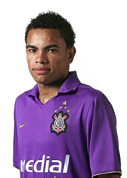 Dentinho com a primeira camisa roxa do Corinthians, em 2008