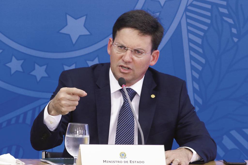 novo_auxilio_brasil_fcpzzb_abr_090820213743.jpg À ESPERA - O ministro Roma: ampliado em mais de 50%, o Auxílio Brasil exigirá 18 bilhões de reais adicionais -