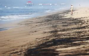 Major Oil Spill Fouls Southern California Beaches Mancha de óleo em Huntington Beach, Califórnia. 03/10/2021