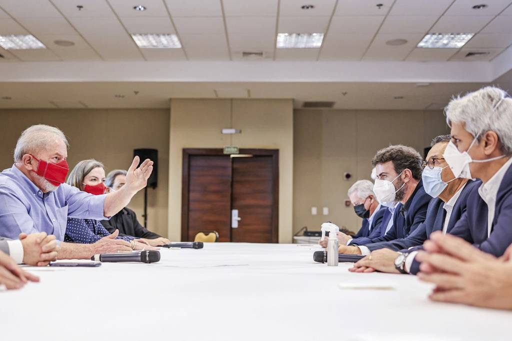 LULA-PSB-BRASILIA-2021-8.jpeg CONVERSAS - Reunião com parlamentares de esquerda em Brasília: os encontros na capital tiveram na pauta as alianças para 2022 -