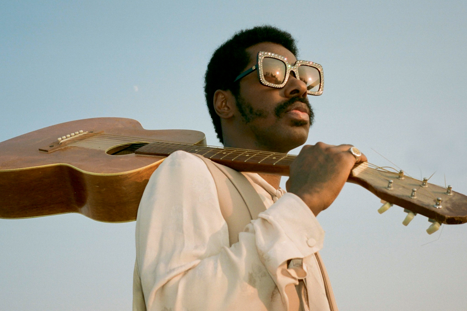 Novo disco de Curtis Harding verte pandemia em lições de compaixão