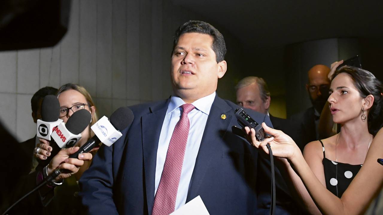 ACOSSADO - Alcolumbre: o senador não deu explicação convincente para o desvio de salários de assessores em seu gabinete -