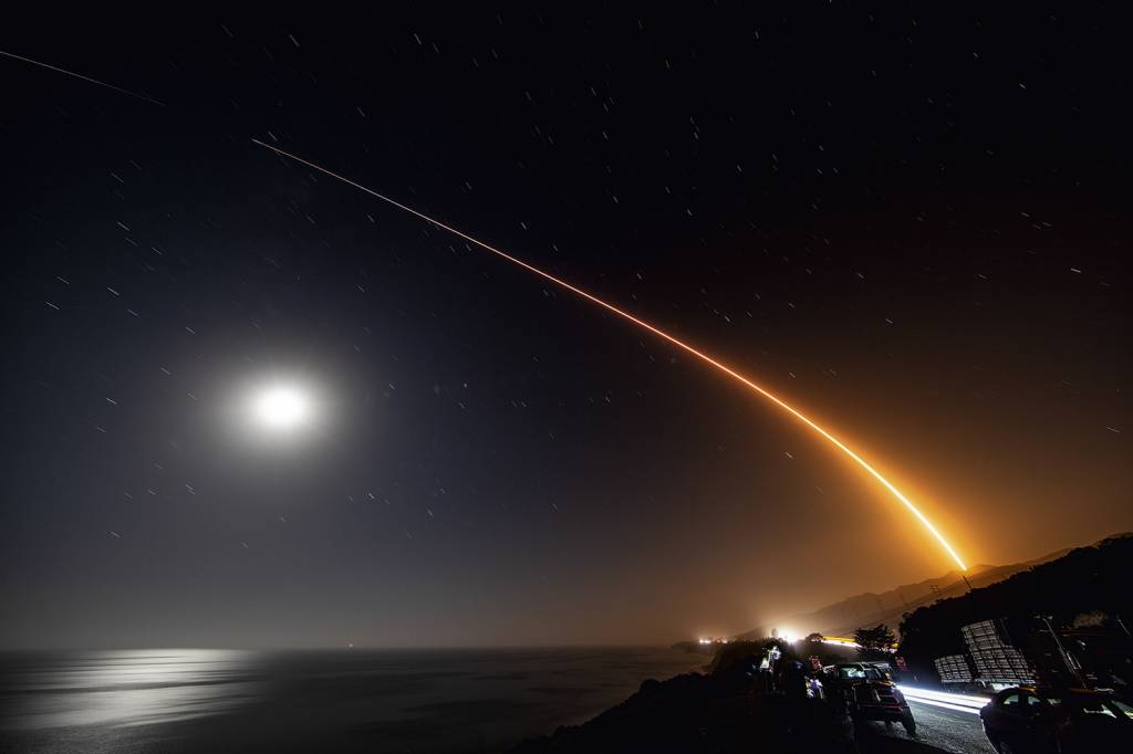 STARLINK.jpg DECOLAGEM PREVISTA - Foguete da SpaceX: os satélites da Starlink são levados ao espaço pelos lançadores da empresa -